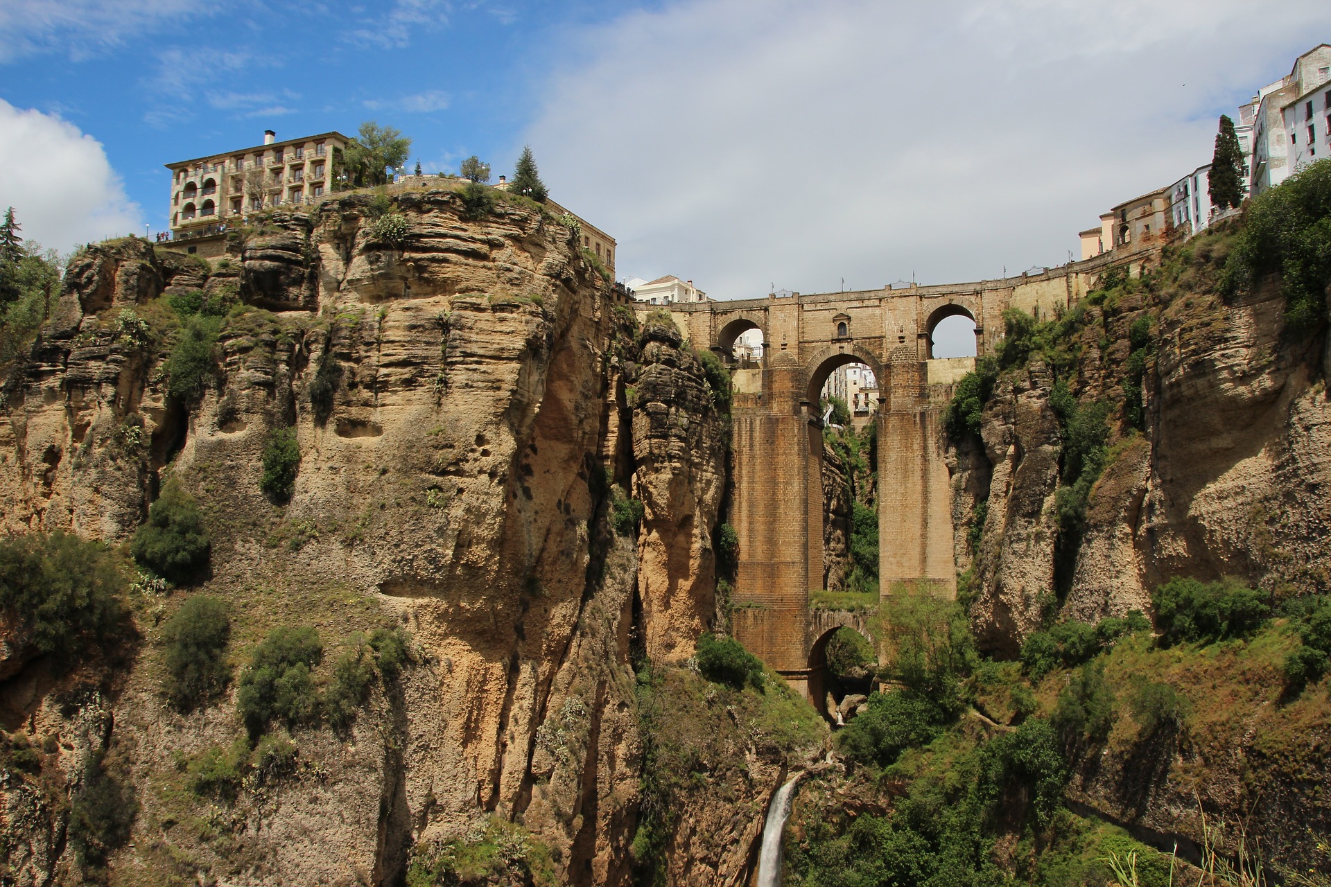 Los turistas extranjeros que viajen a Andalucía tienen ya un seguro gratis por Covid-19