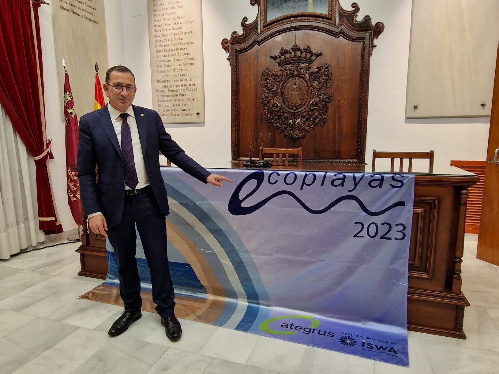 La cala de Calnegre renueva la bandera »ecoplayas» gracias al compromiso municipal con la mejora de su calidad