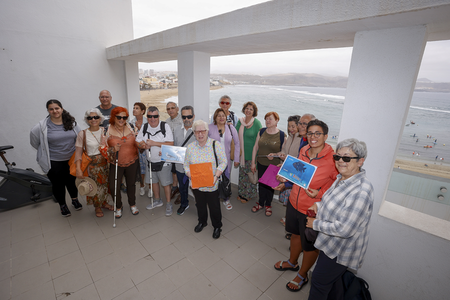 El proyecto Incleducan impulsado desde el convenio ‘Investiga en Las Canteras’ permite a las personas ciegas interpretar la Bahía de El Confital a través de cartografía táctil y maquetas en 3D