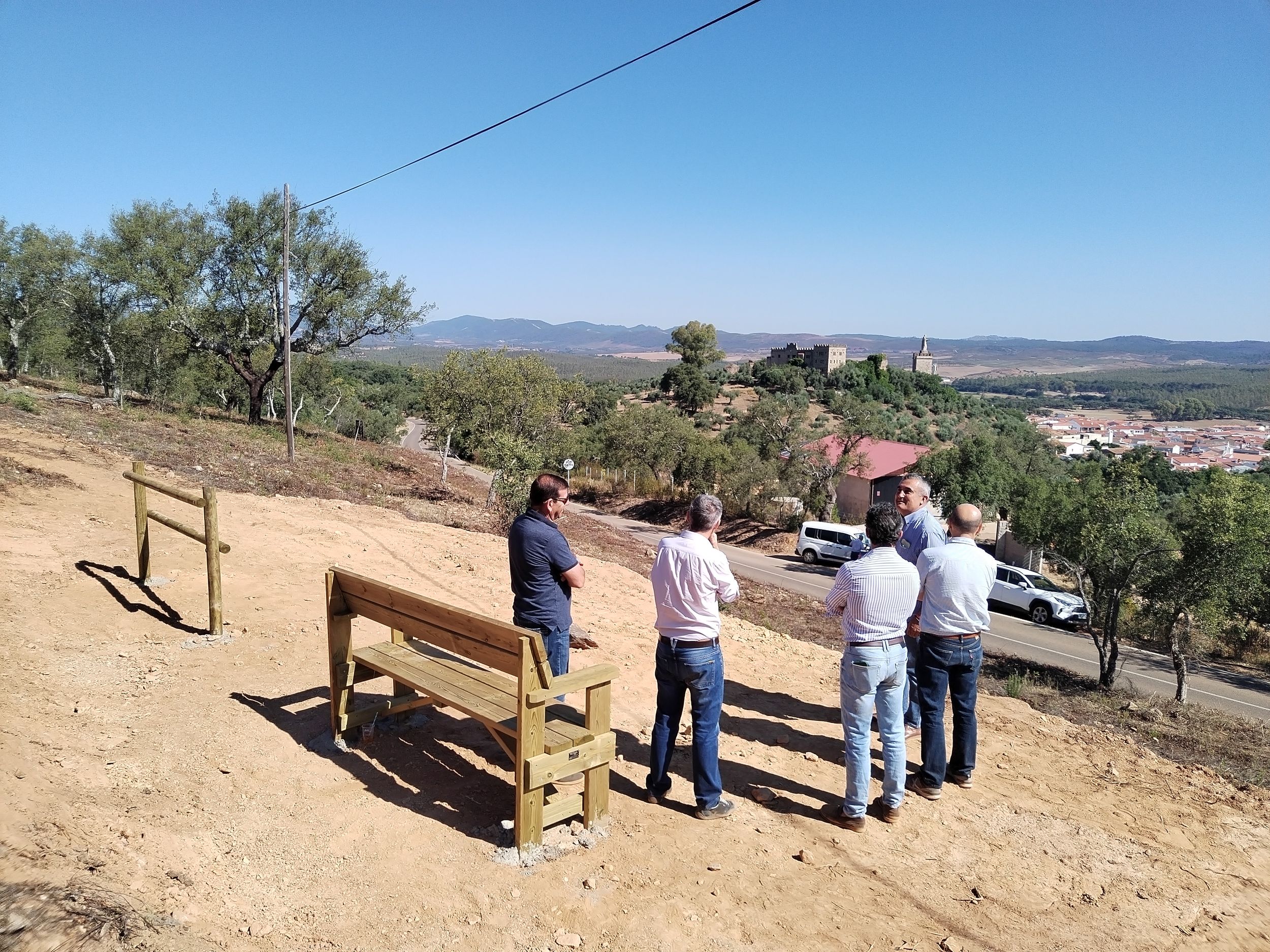 La Diputación de Badajoz ha iniciado la construcción de 10 miradores turísticos en otras tantas carreteras provinciales