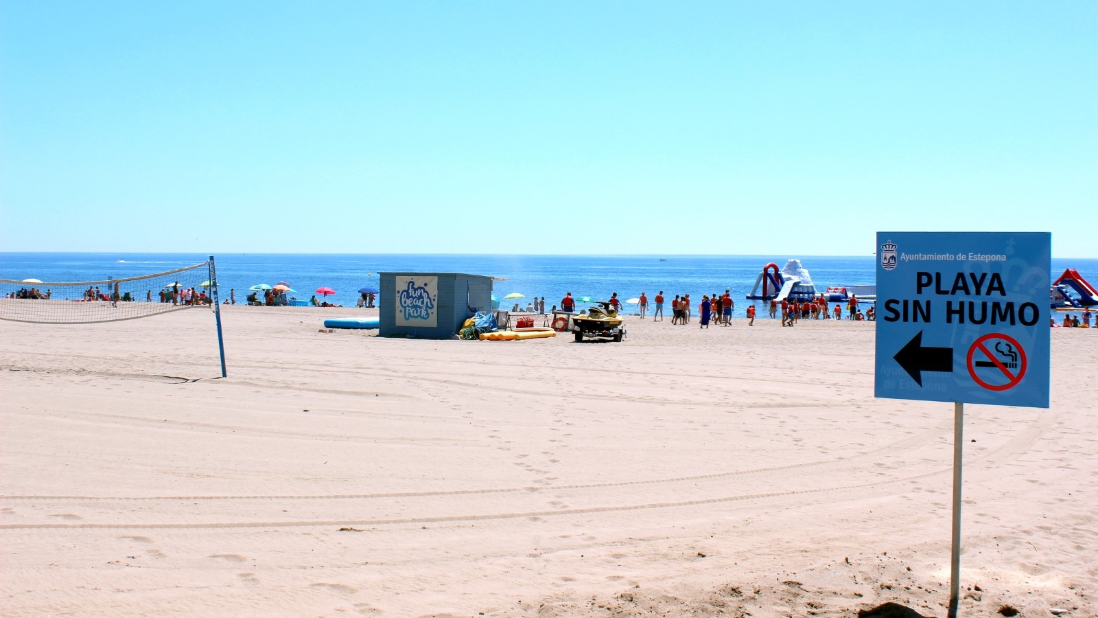 Estepona cuenta con una ‘Playa sin Humo’ para promover hábitos de vida saludables