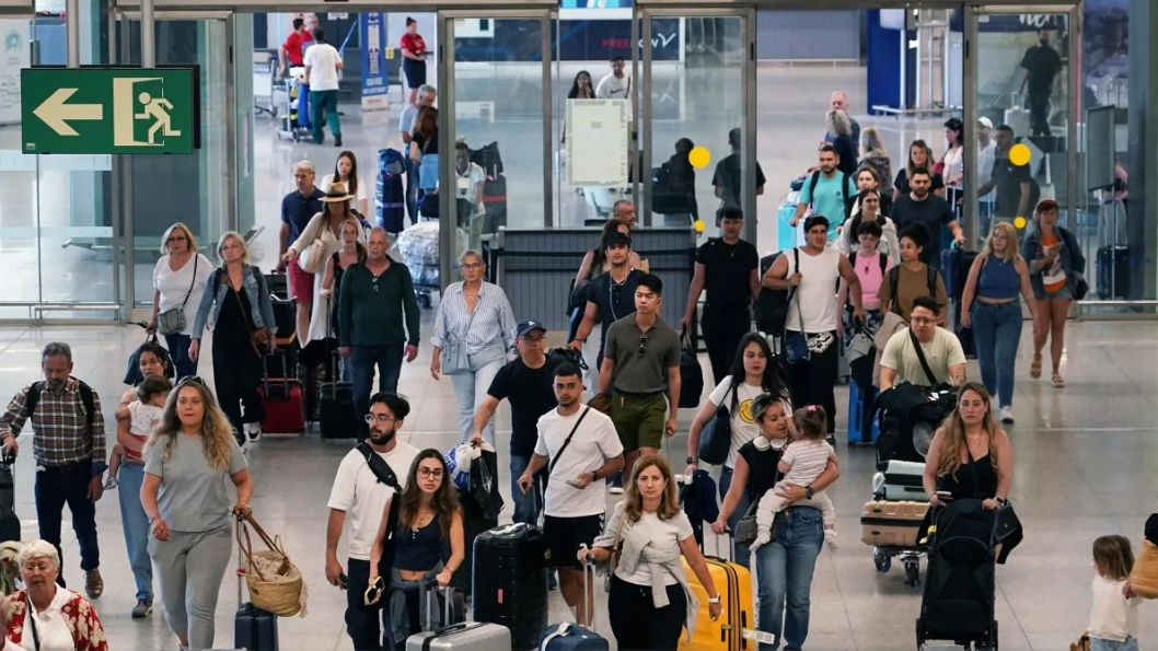 España recibió más de 11 millones de viajeros aéreos internacionales en julio