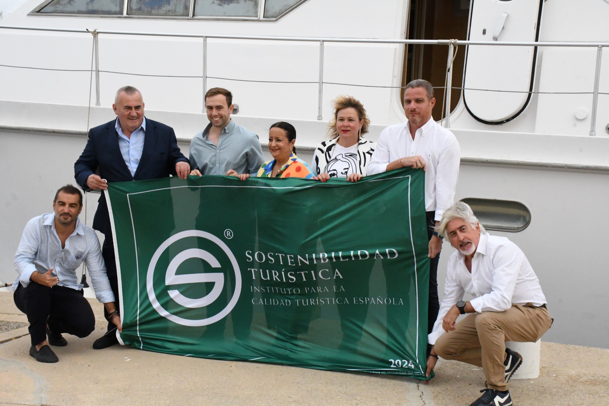 Izada la bandera verde S de Sostenibilidad en Puerto Sotogrande