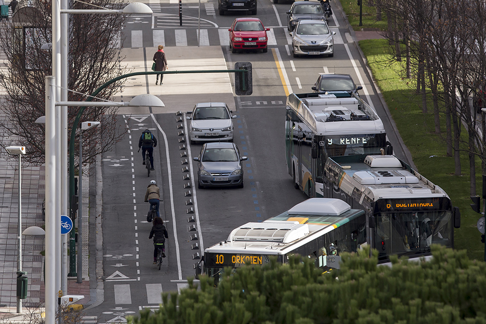 El Ayuntamiento de Pamplona mejorará la accesibilidad en once paradas del transporte urbano comarcal en diferentes barrios de la ciudad