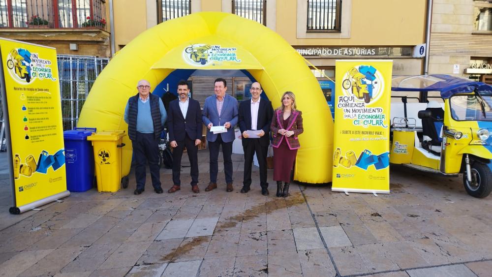 Oviedo se suma a la campaña “Súbete al movimiento por la economía circular” para concienciar sobre el reciclaje de envases y cartón