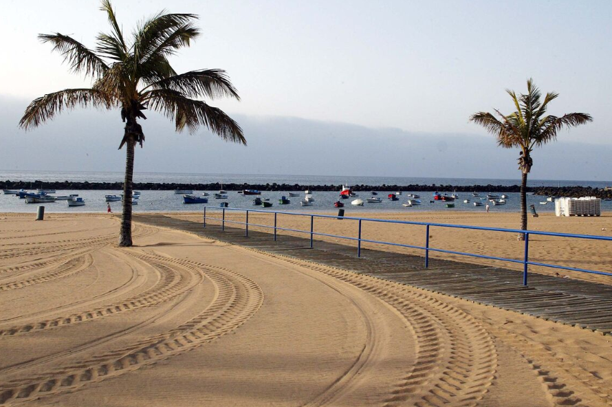 Santa Cruz adjudica los trabajos para mejorar la accesibilidad de la playa de Las Teresitas